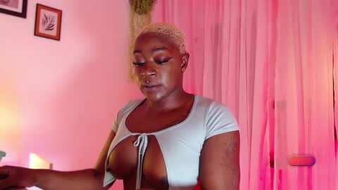 Mia online show from February 5, 9:25 am