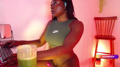 Mia online show from March 5, 9:05 am