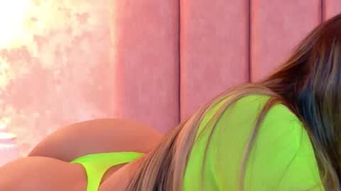 Mia online show from April 15, 5:33 am