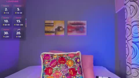 Laura online show from December 17, 10:49 pm