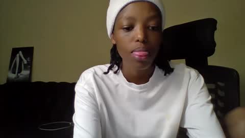 Muffin online show from April 15, 1:47 pm