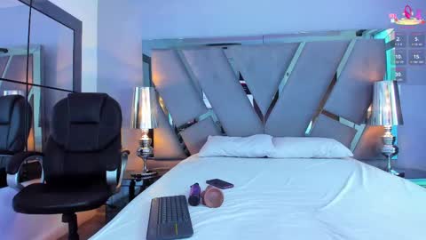 Snapshot of miamirage_ chatting on October 20, 12:43 pm miamirage_ online show from October 20, 12:43 pm