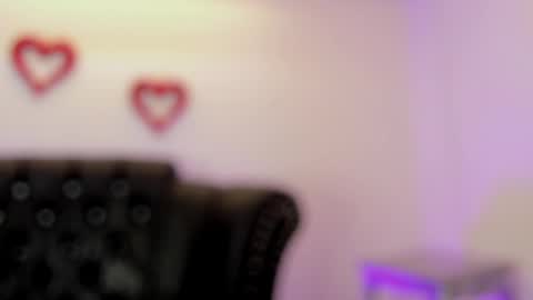 Mia   -5 7001400 Follow  online show from February 20, 11:54 pm