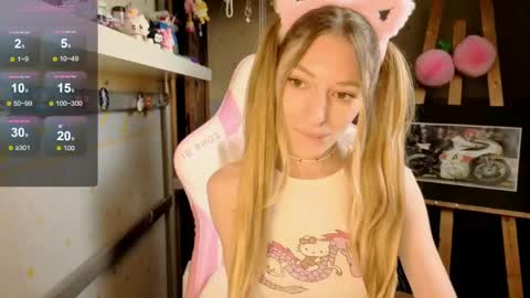 MiaMoon online show from May 31, 6:09 pm