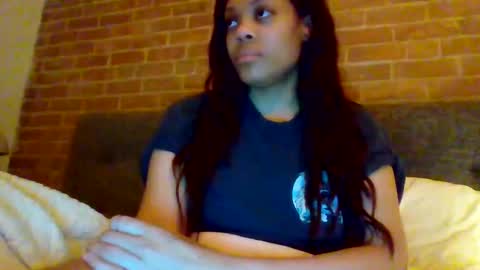 Snapshot of miamuffin8 chatting on October 20, 11:59 am MiaMuffn online show from October 20, 11:59 am