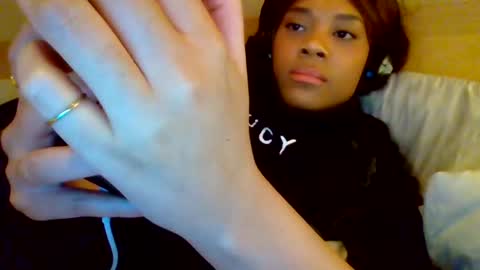 Snapshot of miamuffin8 chatting on December 22, 12:39 am MiaMuffn online show from December 22, 12:39 am