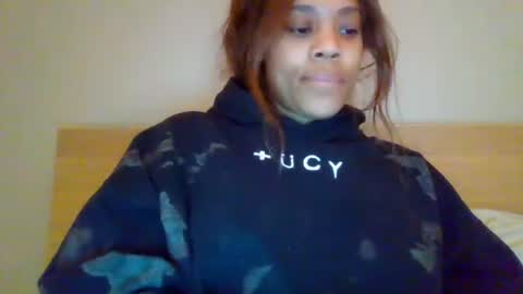 Snapshot of miamuffin8 chatting on December 3, 11:40 pm MiaMuffn online show from December 3, 11:40 pm