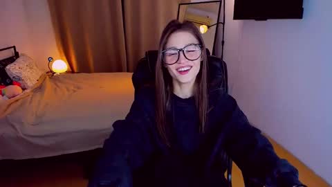 Mia online show from February 14, 6:19 pm