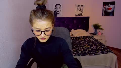 Mia online show from January 14, 8:04 pm