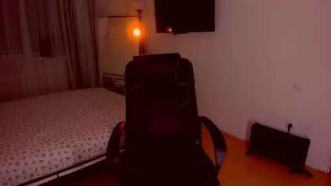 Mia online show from September 19, 6:22 pm