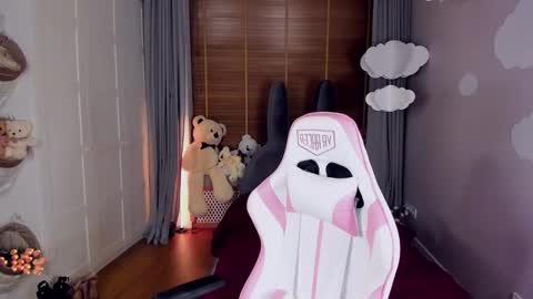 Miayna Silk online show from November 24, 5:33 pm