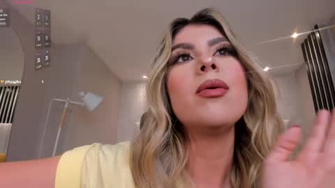 Mia Silva online show from May 8, 11:49 am
