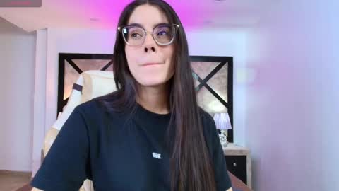 Mia online show from September 12, 8:33 pm