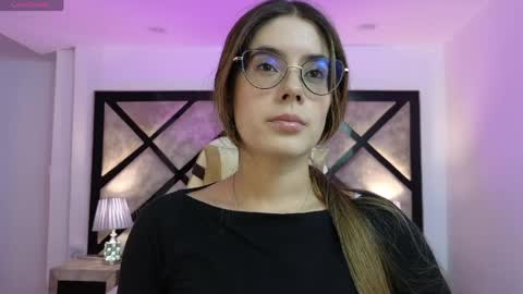 Mia online show from April 13, 7:07 pm