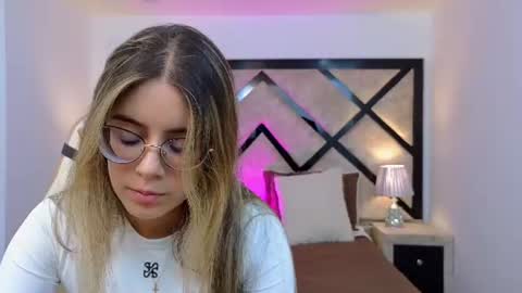 Mia online show from July 28, 8:12 pm