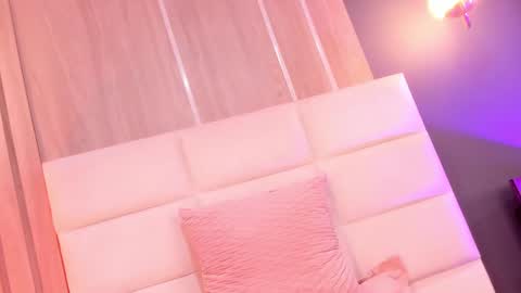 Mia online show from March 10, 10:55 pm