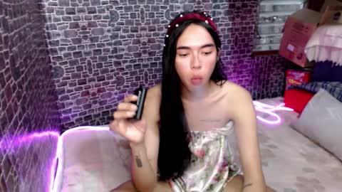 Mia online show from February 3, 6:22 am