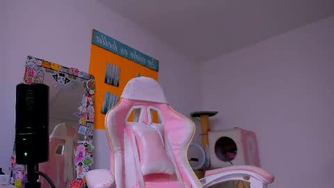 Juanita online show from May 19, 6:37 pm