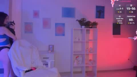 Mia online show from December 18, 3:57 am