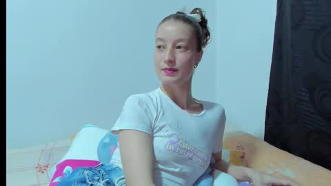  Chloe  online show from February 18, 2:00 am