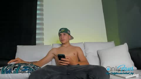 Snapshot of michael_boy88_ chatting on September 24, 9:54 pm Michael Boy online show from September 24, 9:54 pm