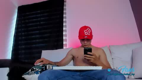 Snapshot of michael_boy88_ chatting on October 18, 8:46 pm Michael Boy online show from October 18, 8:46 pm