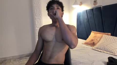 michael_cum23 online show from June 4, 8:37 pm