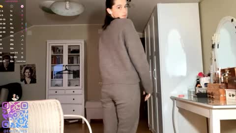 Emily online show from February 5, 2:42 pm