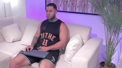 Snapshot of michael_salens chatting on February 21, 10:28 am Michael Salens independent model online show from February 21, 10:28 am