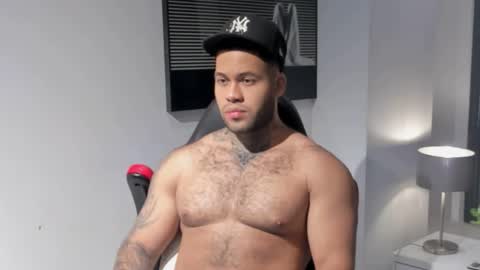 Snapshot of michael_salens chatting on March 12, 10:48 am Michael Salens independent model online show from March 12, 10:48 am