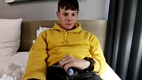 michaeltwinkboy online show from May 16, 6:06 pm