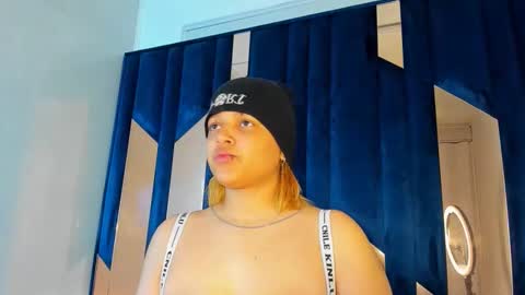 michell_rs online show from November 3, 6:36 am