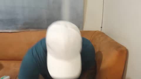 Snapshot of michelle_allen0104 chatting on December 10, 9:33 am michelle_allen0104 online show from December 10, 9:33 am