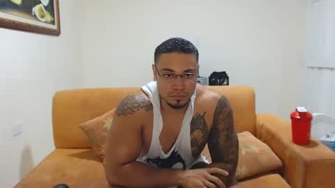 Snapshot of michelle_allen0104 chatting on February 10, 4:30 am michelle_allen0104 online show from February 10, 4:30 am