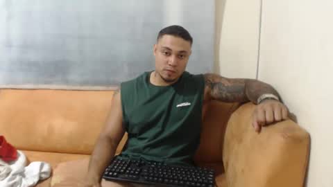 Snapshot of michelle_allen0104 chatting on February 1, 3:52 am michelle_allen0104 online show from February 1, 3:52 am