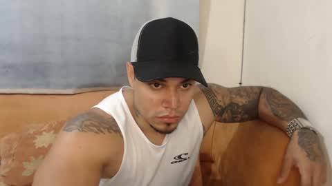 Snapshot of michelle_allen0104 chatting on January 7, 8:45 am michelle_allen0104 online show from January 7, 8:45 am