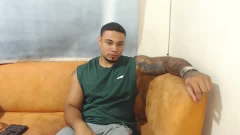 Snapshot of michelle_allen0104 chatting on February 16, 2:42 am michelle_allen0104 online show from February 16, 2:42 am