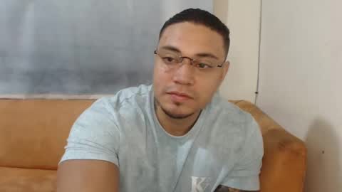 Snapshot of michelle_allen0104 chatting on December 24, 10:44 am michelle_allen0104 online show from December 24, 10:44 am