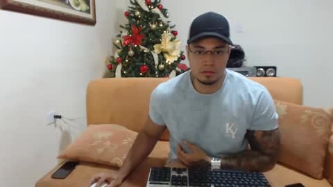 Snapshot of michelle_allen0104 chatting on December 8, 8:51 am michelle_allen0104 online show from December 8, 8:51 am