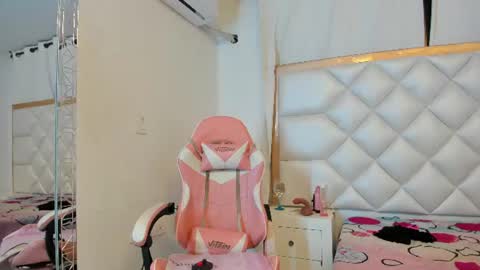 michelleblair1 online show from July 10, 12:32 pm