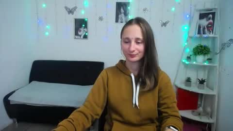 Snapshot of michellee11 chatting on October 10, 11:49 am Michel online show from October 10, 11:49 am