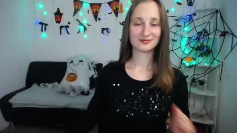 Snapshot of michellee11 chatting on October 23, 11:55 am Michel online show from October 23, 11:55 am