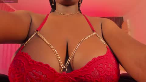 michellepreston_ online show from June 13, 12:26 pm