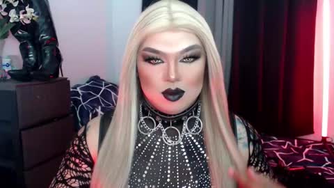 Snapshot of michellevixen921 chatting on October 16, 4:12 am Michelle online show from October 16, 4:12 am