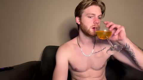 SexyLatinaCouple online show from December 16, 4:41 am