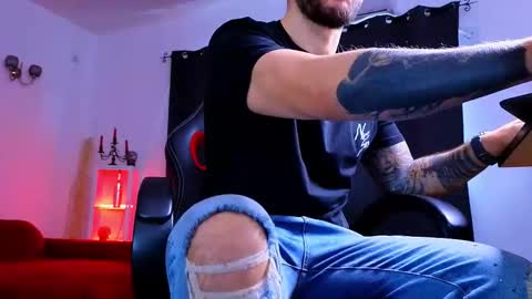 MightyAaron online show from October 15, 7:32 am