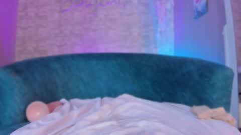 Mia online show from December 19, 12:33 pm