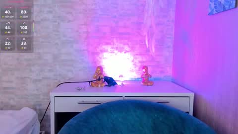 Mia online show from November 28, 3:30 pm