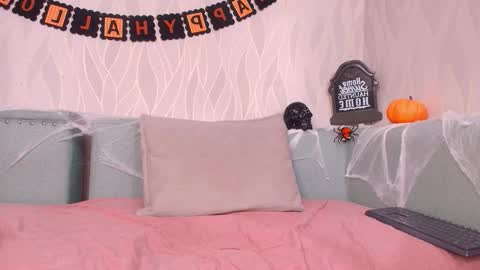 miia scoott  online show from October 26, 1:01 pm