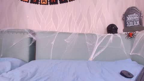 miia scoott  online show from October 29, 1:13 pm